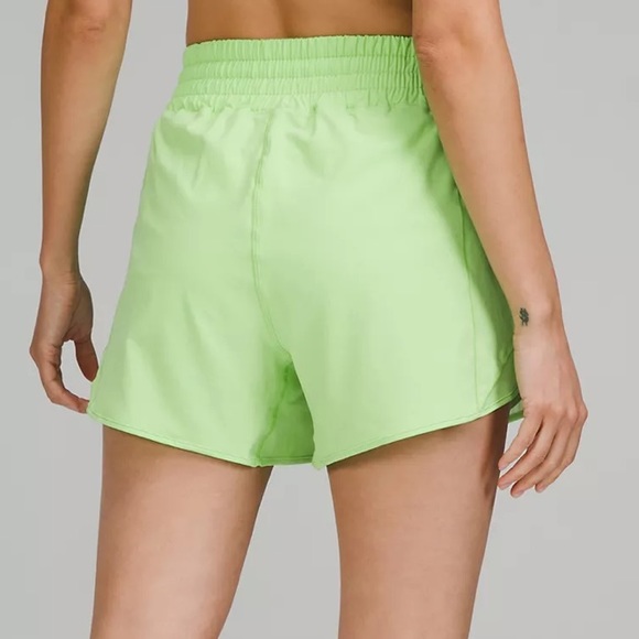 💚LULULEMON HIGH RISE HOTTY HOT SHORT 4”-SCREAM GREEN LIGHT-4/6/8/10/12💚 - Picture 6 of 16
